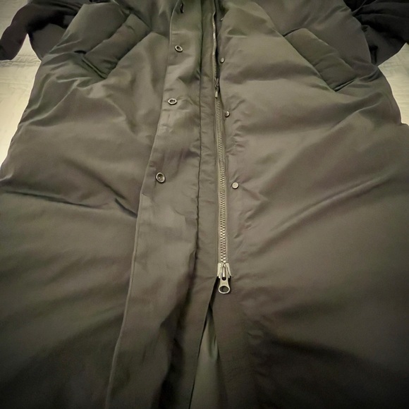 Everlane Charcoal Puffer Jacket - Picture 5 of 7